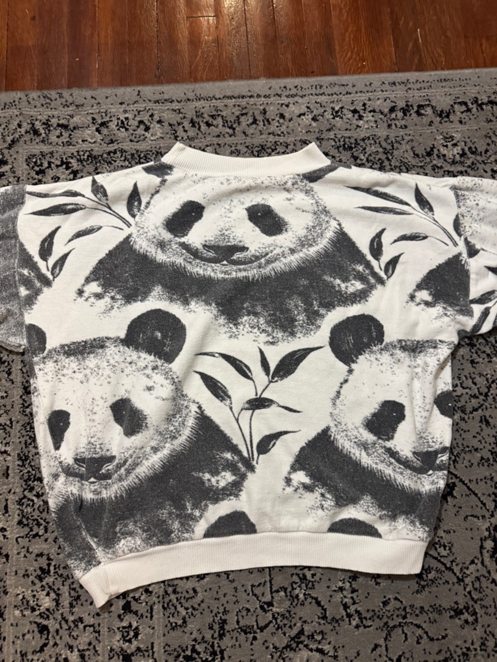 Men’s vintage Panda Print Short Sleeve sweatshirt - White & Black